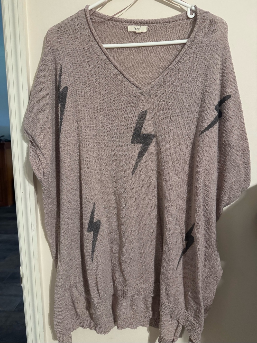 Easel lightning sweater